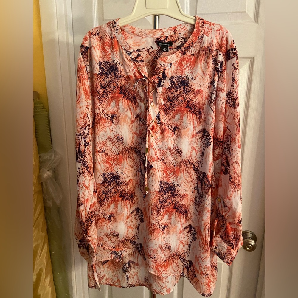 🍁🍁🍁Tunic style blouse in excellent condition.